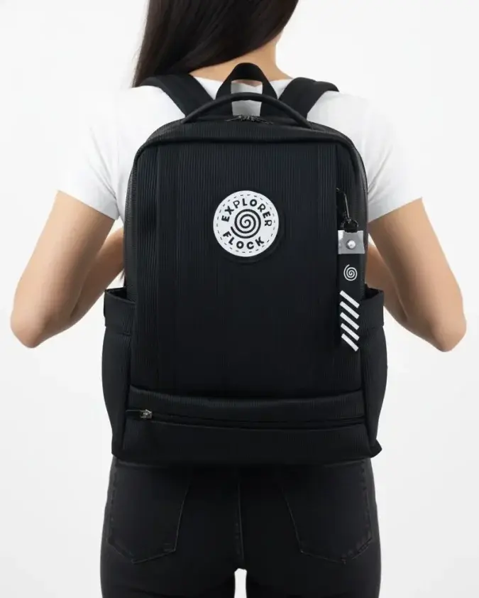 Morral Explorer Wave Negro Modelo Mujer