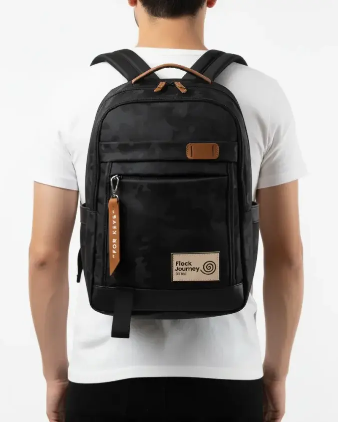 Morral Traveler Camo Negro Modelo