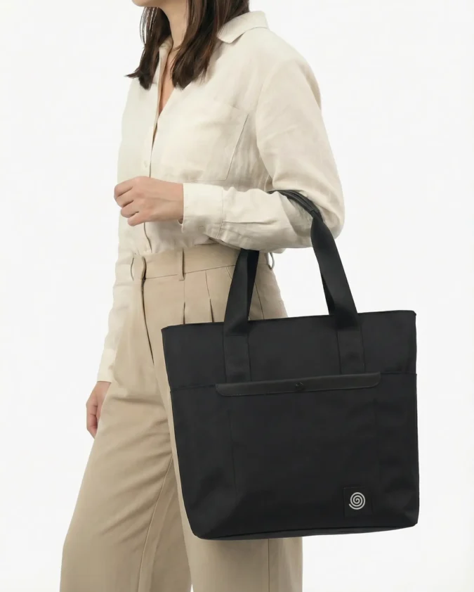 Totebag Nomad Classic Negra Modelo