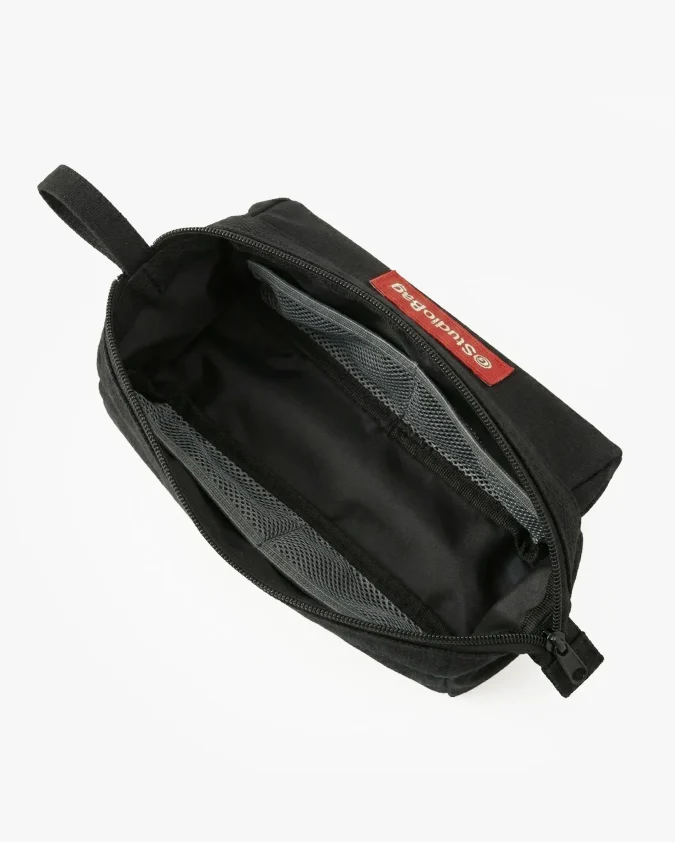 Cartuchera Estructurada Essential Negra Interior