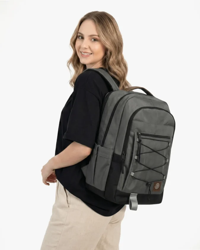 Morral Explorer Terra Gris Modelo Mujer