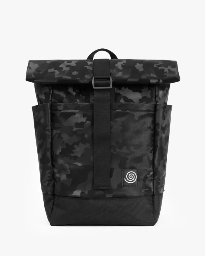 Rolltop Lokari Camo Negro Modelo Frente