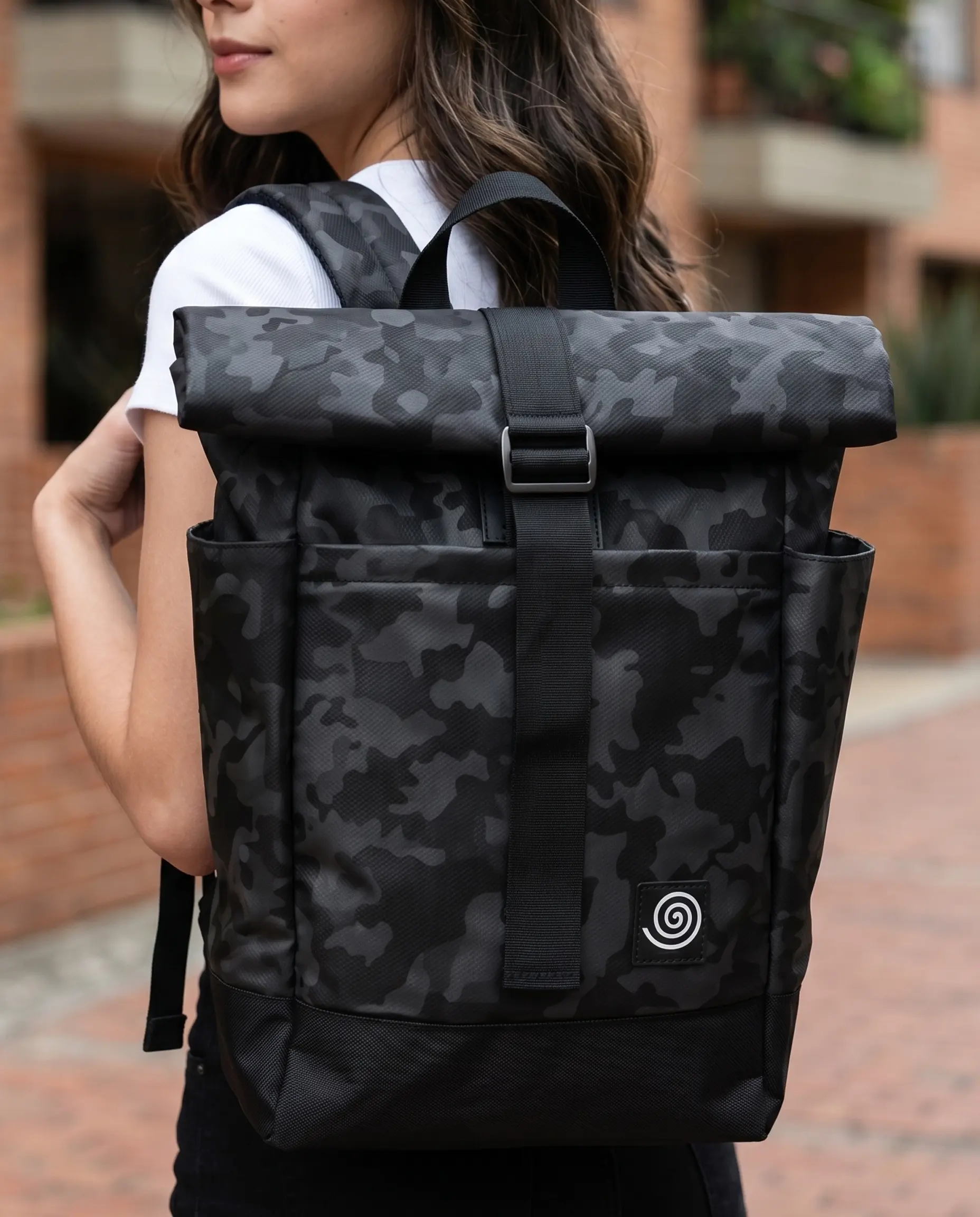 Rolltop Lokari Camo Negro Modelo Modelo Mujer