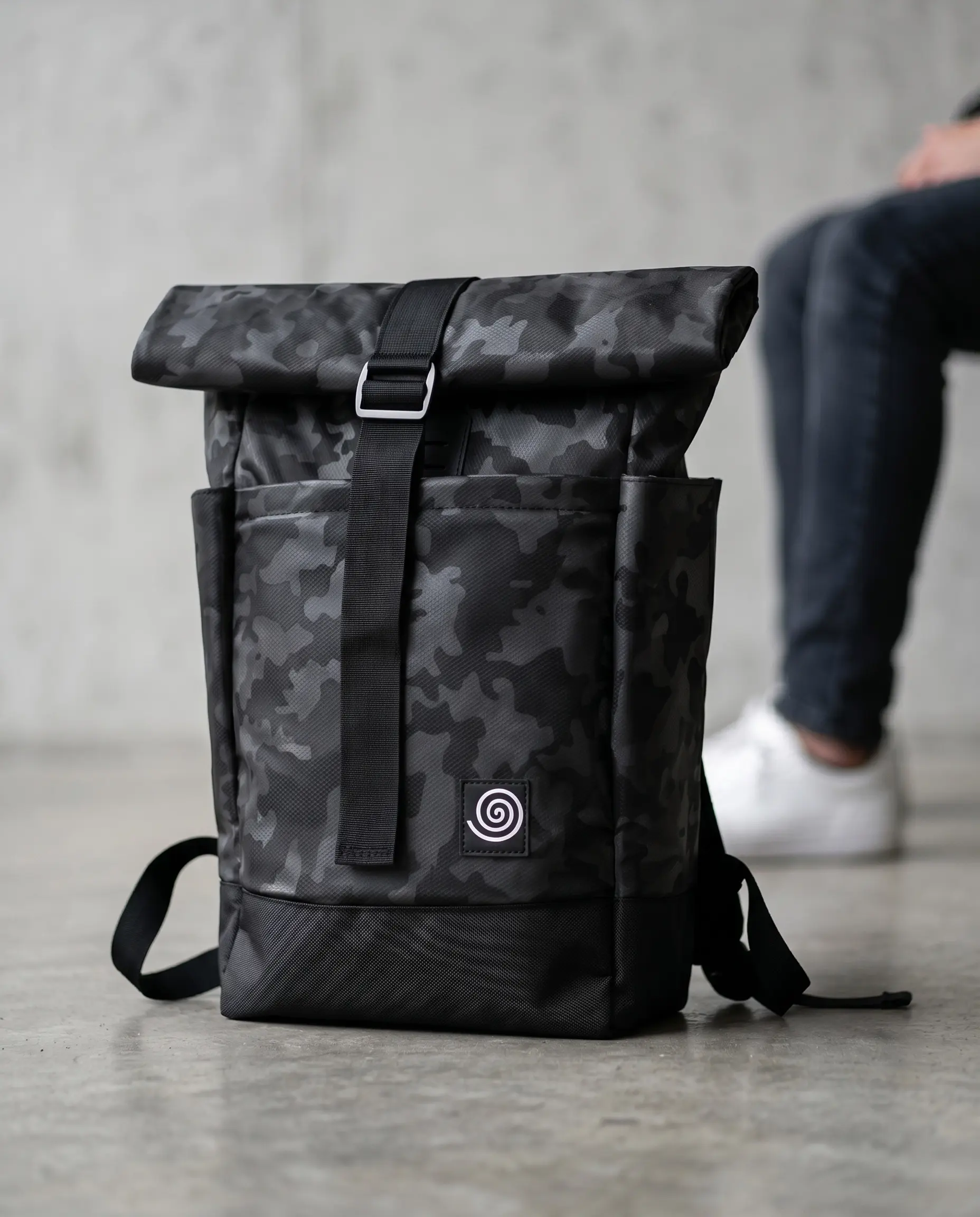 Rolltop Lokari Camo Negro Piernas